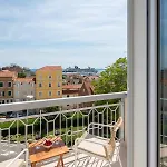 Le Prestige Luxury , Self Check-in, Minutes From Waterfront Guest house