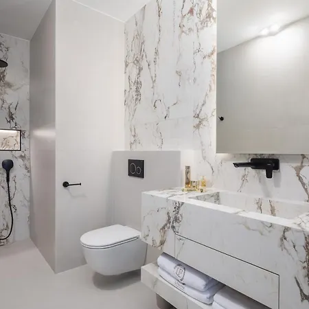 Le Prestige Luxury , Self Check-in, Minutes From Waterfront 4* سبليت