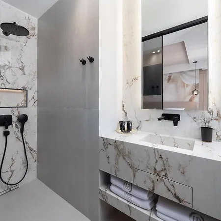 بيت ضيافة Le Prestige Luxury , Self Check-in, Minutes From Waterfront سبليت
