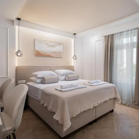 Le Prestige Luxury , Self Check-in, Minutes From Waterfront Split