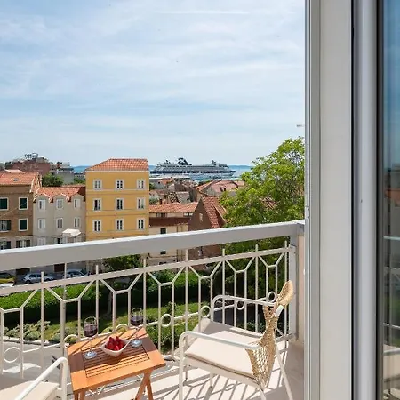 Luxury Le Prestige Few Minutes From Split's Iconic Waterfront ゲストハウス