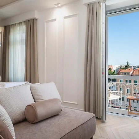 ゲストハウス Luxury Le Prestige Few Minutes From Split's Iconic Waterfront スプリト