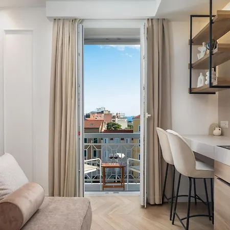 Luxury Le Prestige Few Minutes From Split's Iconic Waterfront スプリト