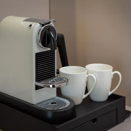 Le Prestige Luxury , Self Check-in, Minutes From Waterfront Pensionat 4*