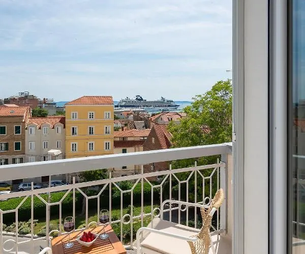 Le Prestige Luxury , Self Check-in, Minutes From Waterfront Guest house