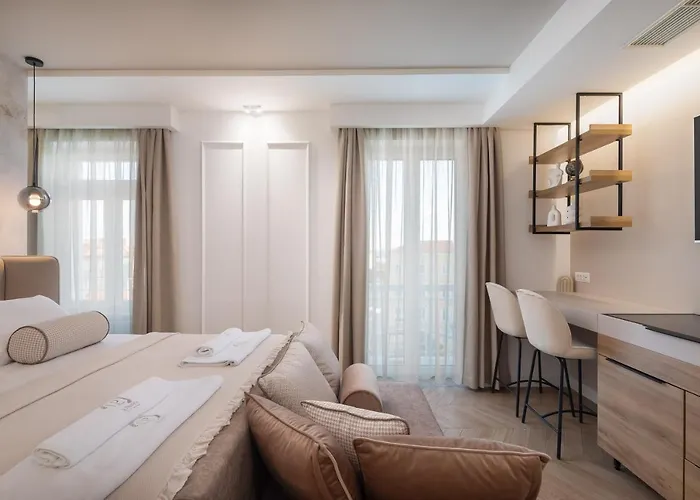 Le Prestige Luxury , Self Check-in, Minutes From Waterfront 4* سبليت