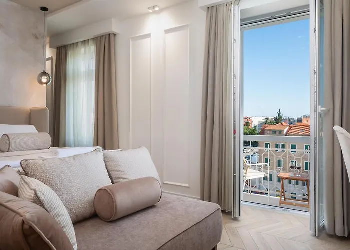 Guest house Le Prestige Luxury , Self Check-in, Minutes From Waterfront Split