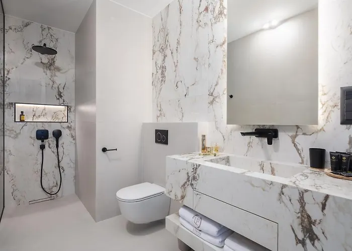 Le Prestige Luxury , Self Check-in, Minutes From Waterfront 4* سبليت