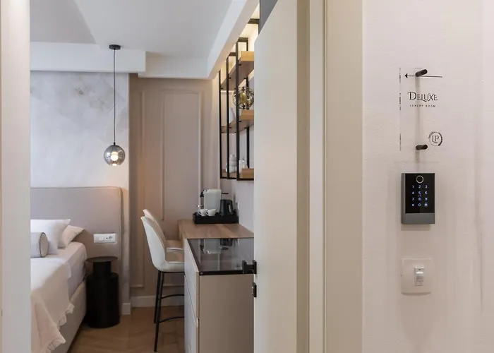 Le Prestige Luxury , Self Check-in, Minutes From Waterfront Split