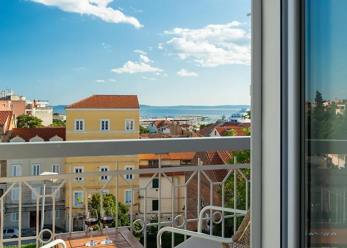 Guest house Le Prestige Luxury , Self Check-in, Minutes From Waterfront 4*