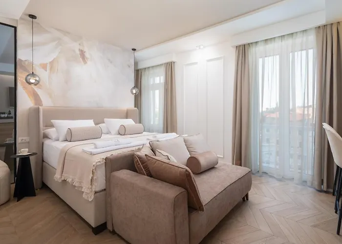 Le Prestige Luxury , Self Check-in, Minutes From Waterfront 4* سبليت